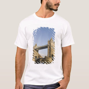Europe, ENGLAND, Londen: Towerbrug / Late T-shirt