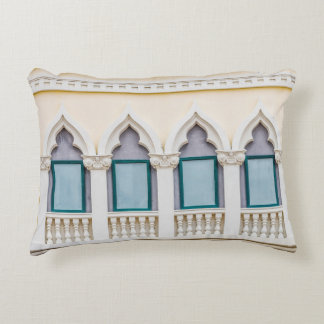 Europees retro gebouw, buitenkant. accent kussen