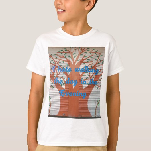 Evening Dog Walk Dread beroemd gemaakt door I Hate T-shirt (Voorkant)