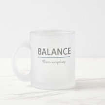 Evenwicht Boven Alles – Minimale Witte Typografie