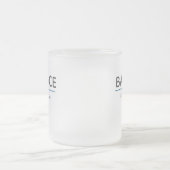 Evenwicht Boven Alles – Minimale Witte Typografie Matglas Koffiemok (Center)