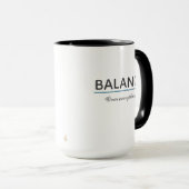 Evenwicht Boven Alles – Minimale Witte Typografie Mok (Voorkant rechts)