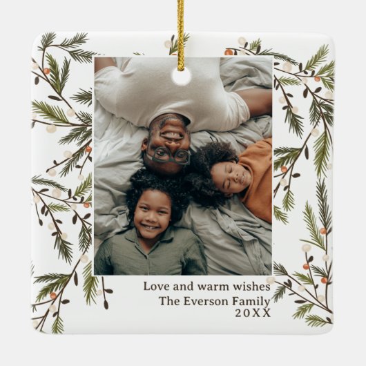 Evergreen Branches Feestelijke Vakantiefoto Kerstm Keramisch Ornament (Achterkant)