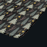Evergreen Christmas Tree Pattern Gezellige Winter  Snijplank<br><div class="desc">Vermaak in stijl de hele winter lang met deze gezellige snijplank met patronen. Het heeft groenblijvende bomen geassorteerd in groen op een zwarte achtergrond,  met gele sterren en takken verspreid over het hele land. Een geweldige,  stijlvolle manier om Kerstmis en de hele winter te vieren. /cao/c</div>
