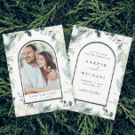 Evergreen & Cotton Flowers Arch Photo Save the Dat Save The Date<br><div class="desc">Dit sparen de datum platte kaart kenmerkt hand-geschilderde wintergroen,  katoenbloemen volbracht met gouden en waterverf texturen,  en gedetailleerd sparen het datumbericht op de rug.</div>
