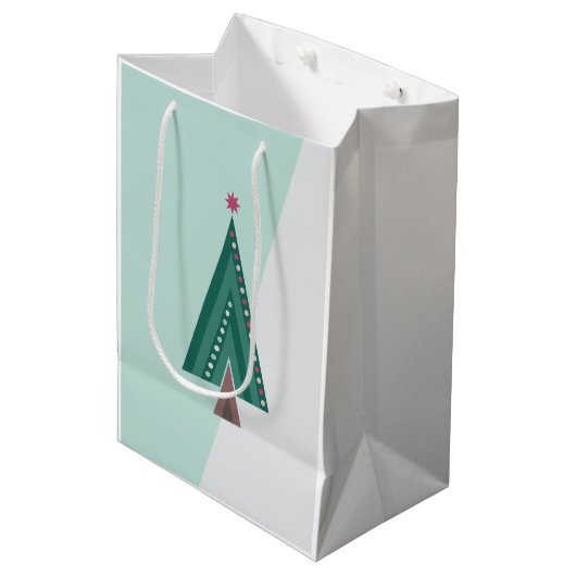 Evergreen Elegance Tree Medium Cadeauzakje (Voorkant Gekanteld)