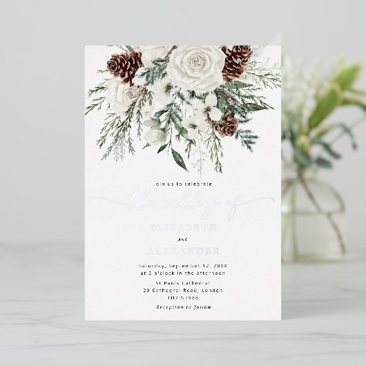 Evergreen elegante winterbruiloft Zilver Folie Uitnodiging (Staand Voorkant)