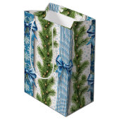 EVERGREEN GARLAND BLUE HOLIDAYS BOWS & STRIPES MEDIUM CADEAUZAKJE (Achterkant Gekanteld)