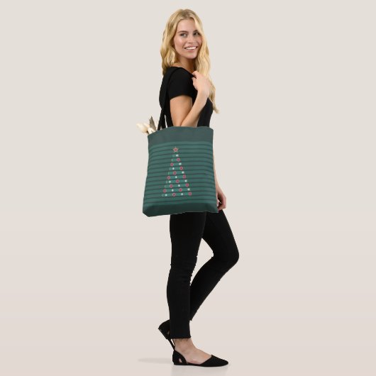 Evergreen Rhythm Tote Bag (Op model)