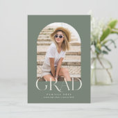 Evergreen Sage Modern Minimalist Arch Afstuderen Kaart (Staand voorkant)