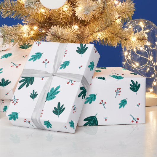 Evergreen Tree Leaves en Red Holly Berries Cadeaupapier (Feestdagen)