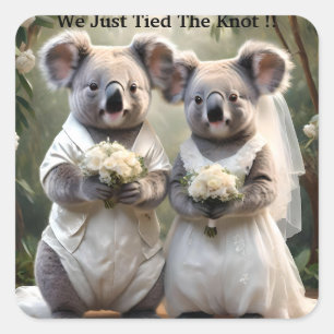 Evergreen Vows: Een Koala-bruiloft in het wit Vierkante Sticker