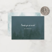 Evergreens in het Blauwgroen Foggy Forest Dark Notitiekaartje (Voorkant / Achterkant in situ)