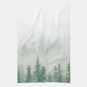 Evergreens in het bos Foggy Mountain in het groen Theedoek (Verticaal)