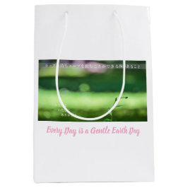 Every Day is a Gentle Earth Day Medium Cadeauzakje