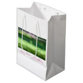 Every Day is a Gentle Earth Day Medium Cadeauzakje (Voorkant Gekanteld)