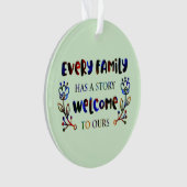 Every Family Has A Story Welcome to Ours, Family O Ornament (voorkant)