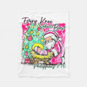 Every Knee Shall Bow Santa Christmas Nativity Scen Fleece Deken (Voorkant)