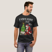 Every Knee Shall Bow Santa Christmas Nativity Scen T-shirt (Voorkant volledig)