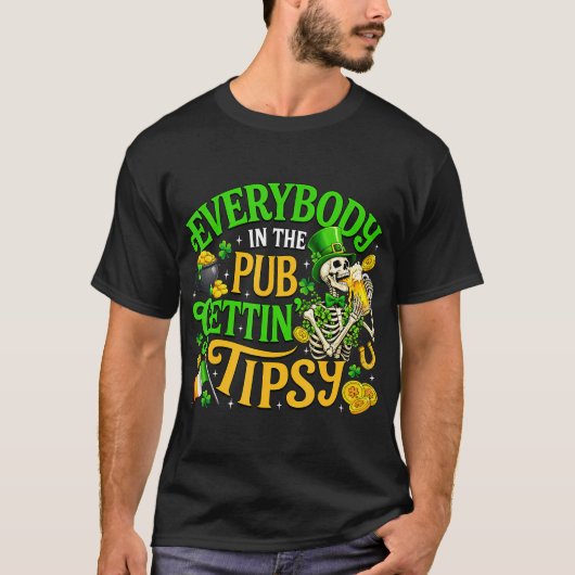 Everybody In The Pub Getting Tipsy St Patricks Day T-shirt (Voorkant)