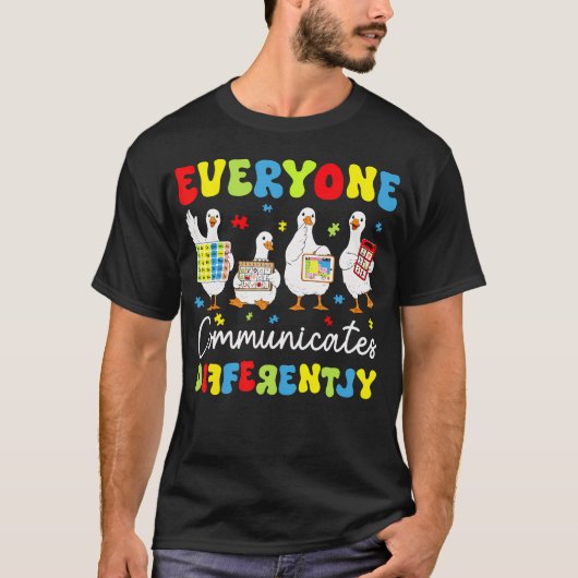 Everyone Communicates Differently Autism T-shirt (Voorkant)