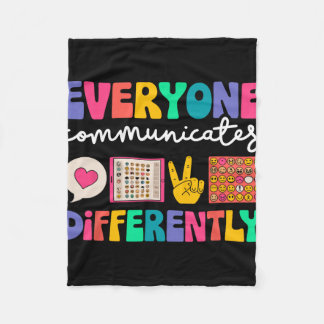 Everyone Communicates Differently Special Educatio Fleece Deken