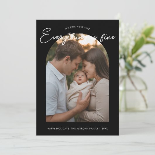 Everything Is Fine Cute Family Holiday Card Feestdagenkaart (Staand voorkant)