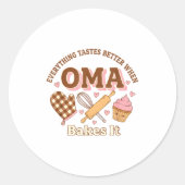 Everything Tastes Better When Oma Bakes It Mother' Ronde Sticker (Voorkant)