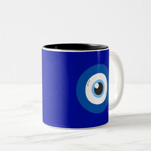 Evil Eye Max Ultra Tweekleurige Koffiemok (Voorkant rechts)