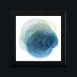 Evolving Planets - Waterverf cirkels Cadeaudoosje<br><div class="desc">Evolving Planeten I door Grace Popp. Waterverf cirkels creëer planeet-achtige vormen die elkaar overlappen om prachtige variaties van blauw en blauwgroen te onthullen.</div>