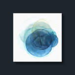Evolving Planets - Waterverf cirkels Canvas Afdruk<br><div class="desc">Evolving Planeten I door Grace Popp. Waterverf cirkels creëer planeet-achtige vormen die elkaar overlappen om prachtige variaties van blauw en blauwgroen te onthullen.</div>