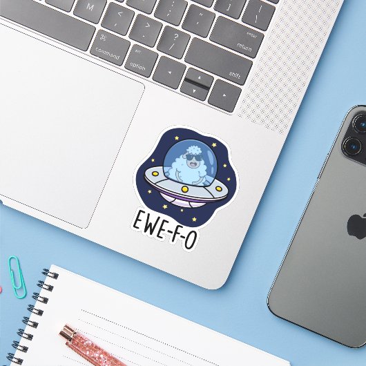 Ewe-F-O Funny UFO Pun Sticker (Laptop met iPhone)