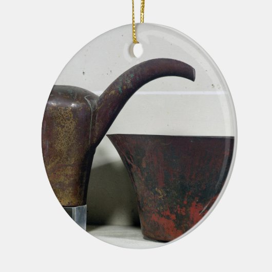 Ewer en bekken (koper) keramisch ornament (Links)