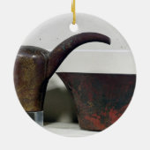 Ewer en bekken (koper) keramisch ornament (Achterkant)