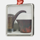 Ewer en bekken (koper) metalen ornament (Links)