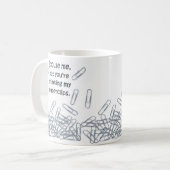 "Excuseer me, maar u drink mijn papieren" Mok (Voorkant links)