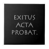 Exitus Acta Probat Tegeltje (Voorkant)
