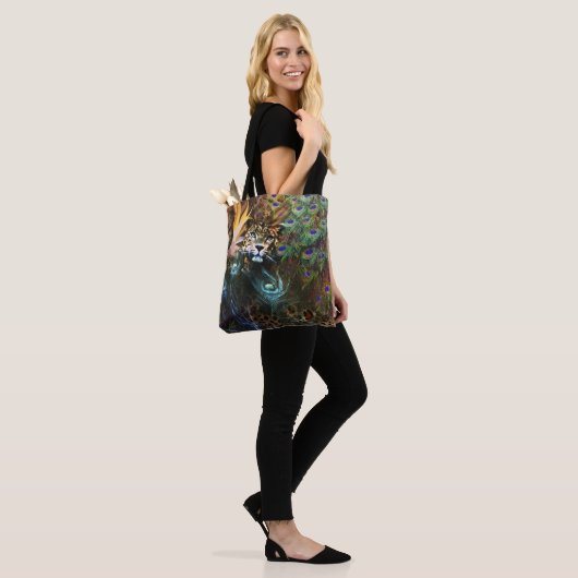 Exotic Leopard en Peacock Feather Safari Tote Bag (Op model)
