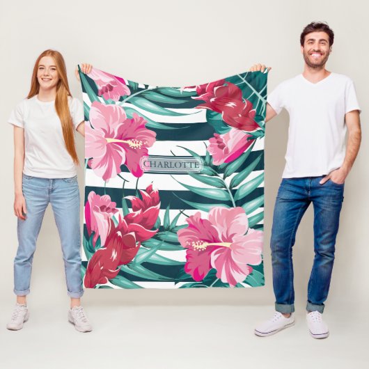 Exotic Pink Flowers Monogram gestript Fleece Deken (In situ)