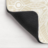Exotisch wit Mandala op beige achtergrond Muismat (Hoek)