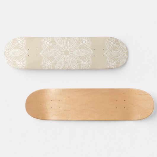 Exotisch wit Mandala op beige achtergrond Persoonlijk Skateboard (Horizontaal)