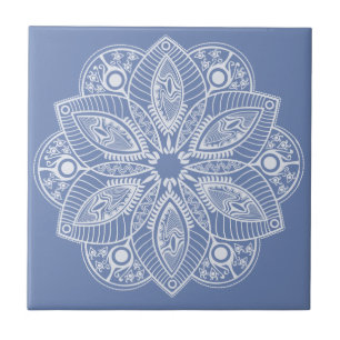 Exotisch wit Mandala op blauwe achtergrond Tegeltje