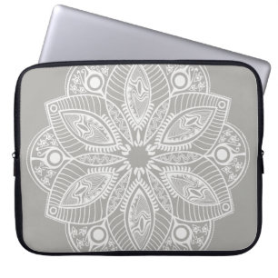 Exotisch wit Mandala op grijze achtergrond Laptop Sleeve