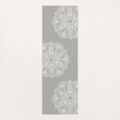 Exotisch wit Mandala op grijze achtergrond Yogamat (Achterkant)