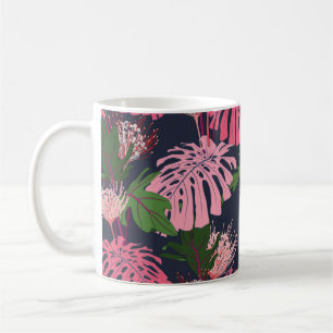 Exotische groene en roze tropische palmbladeren en koffiemok