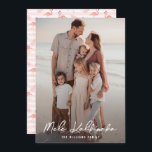 Exotische Hawaiiaanse Mele Kalikimaka Familiefoto Feestdagenkaart<br><div class="desc">Roze foto Mele Kalikimaka kaart met een foto aan de voorkant en een roze patroon met palmbladeren en roze flamingo's aan de achterkant.</div>