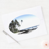 Exotische palmbomen en strand van Paradise Ovale Sticker (Envelop)