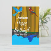 Exotische papegaaien in het bos verjaardagsfeestje kaart (Staand voorkant)