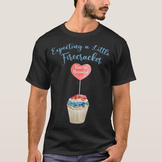 Expecting A Firecracker Due December 2022 Pregnanc T-shirt (Voorkant)
