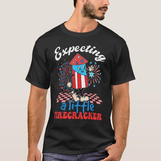 Expecting A Little Firecracker New Mom Pregnancy 4 T-shirt (Voorkant)
